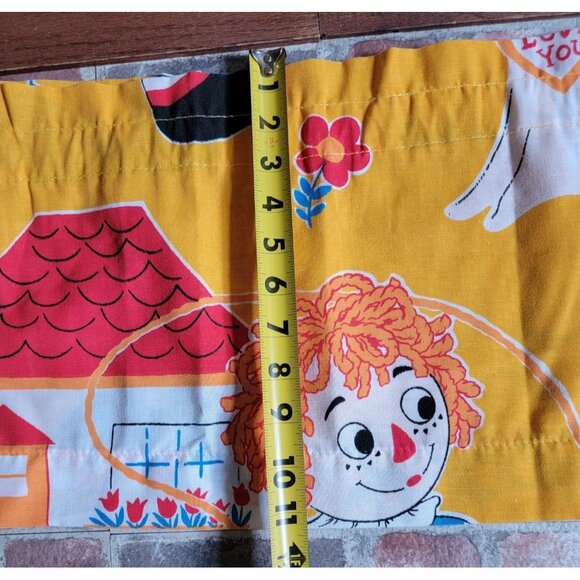 Raggedy Ann and Andy Bobbs Merrill 1977 Curtain and Valance and Flat Sheet Set - Picture 7 of 7